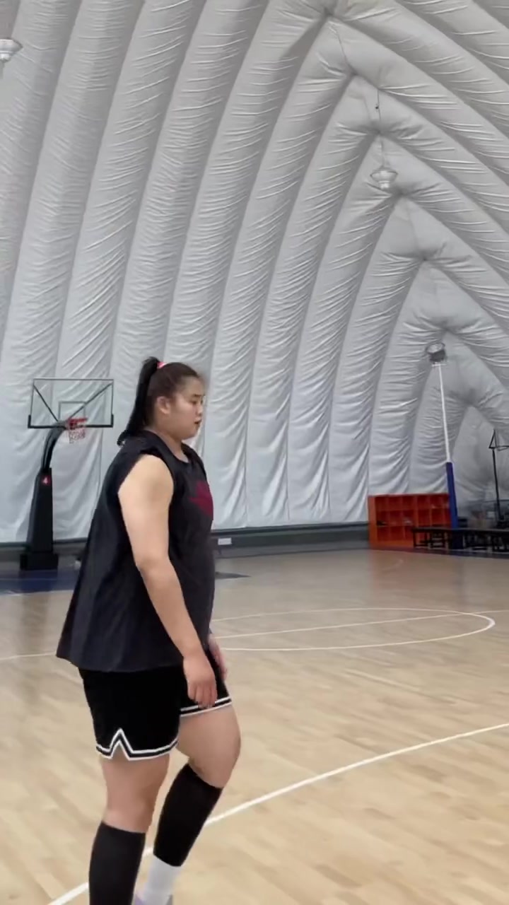 嚯，好魁梧！大寶貝劉禹彤背打你，你能頂住嗎？