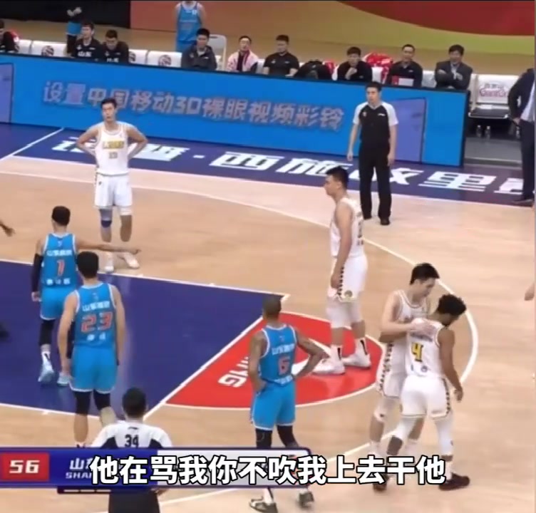 被庫克罵毛了？高詩巖對裁判說：他再罵我你不吹，我就上去干他?。ǜ咴妿r對新疆）