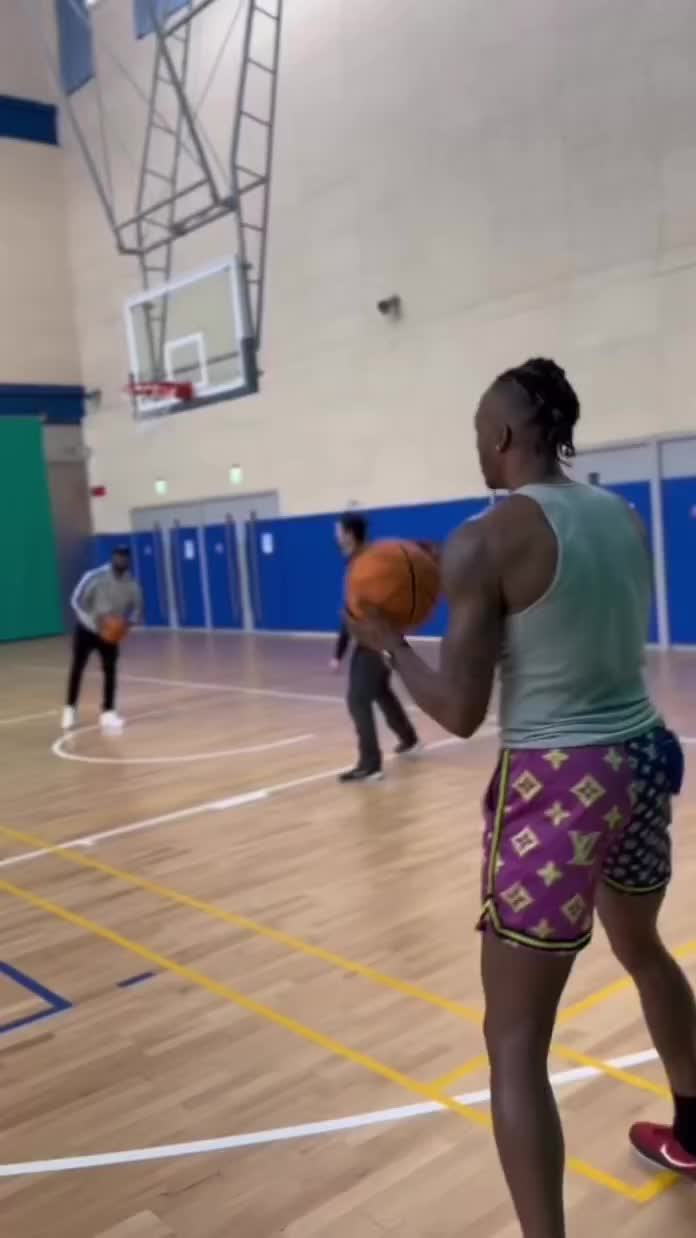 明天要復(fù)出！霍華德ins曬訓(xùn)練視頻：超人就要回歸賽場?。ɑ羧A德的ins賬號）